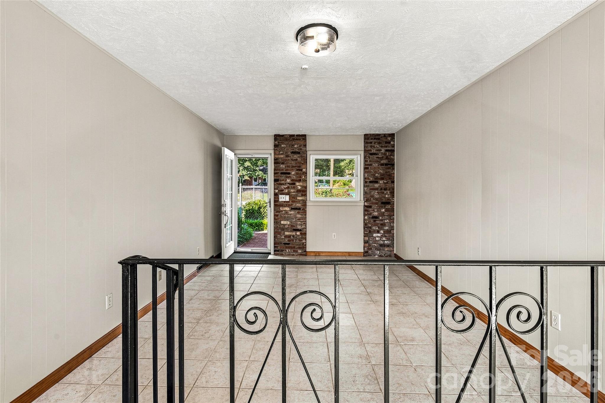 708 Loop Road — Hendersonville