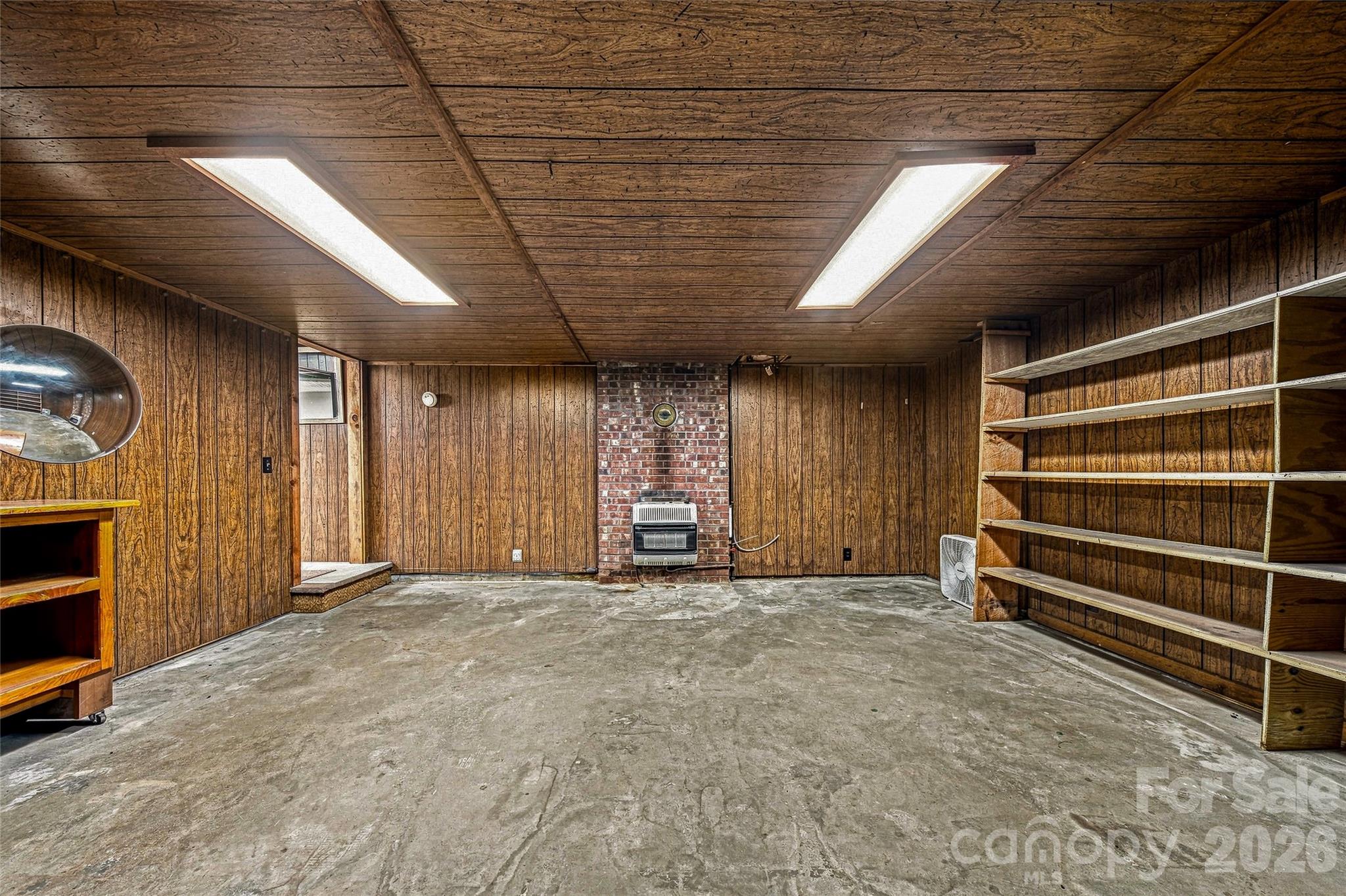 708 Loop Road — Hendersonville