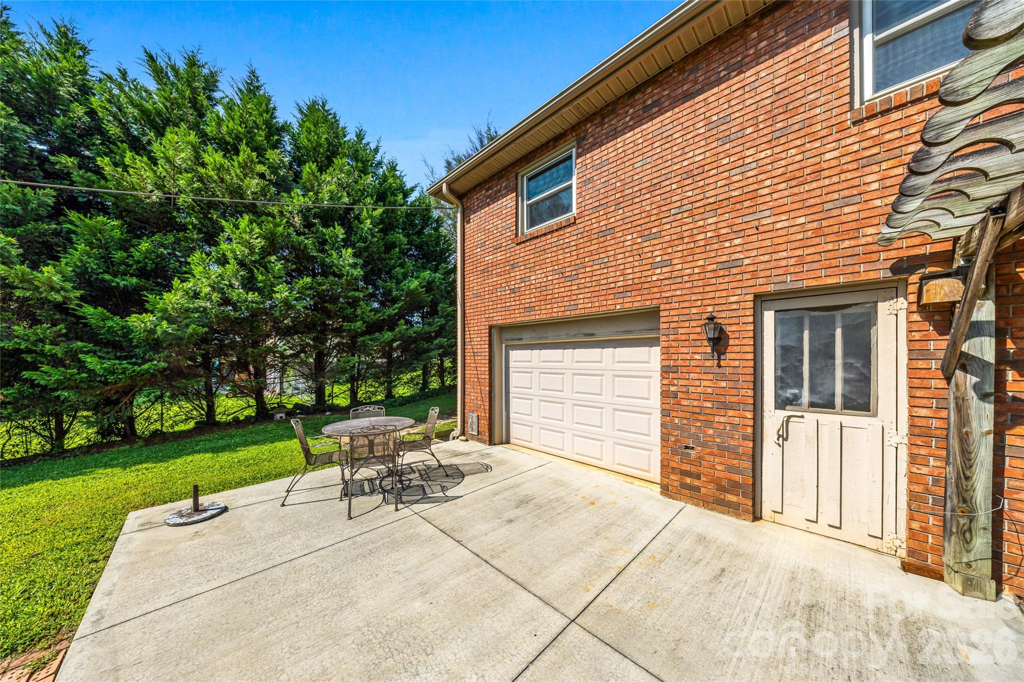 708 Loop Road — Hendersonville