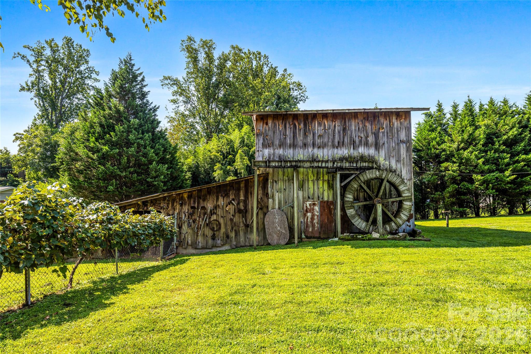 708 Loop Road — Hendersonville