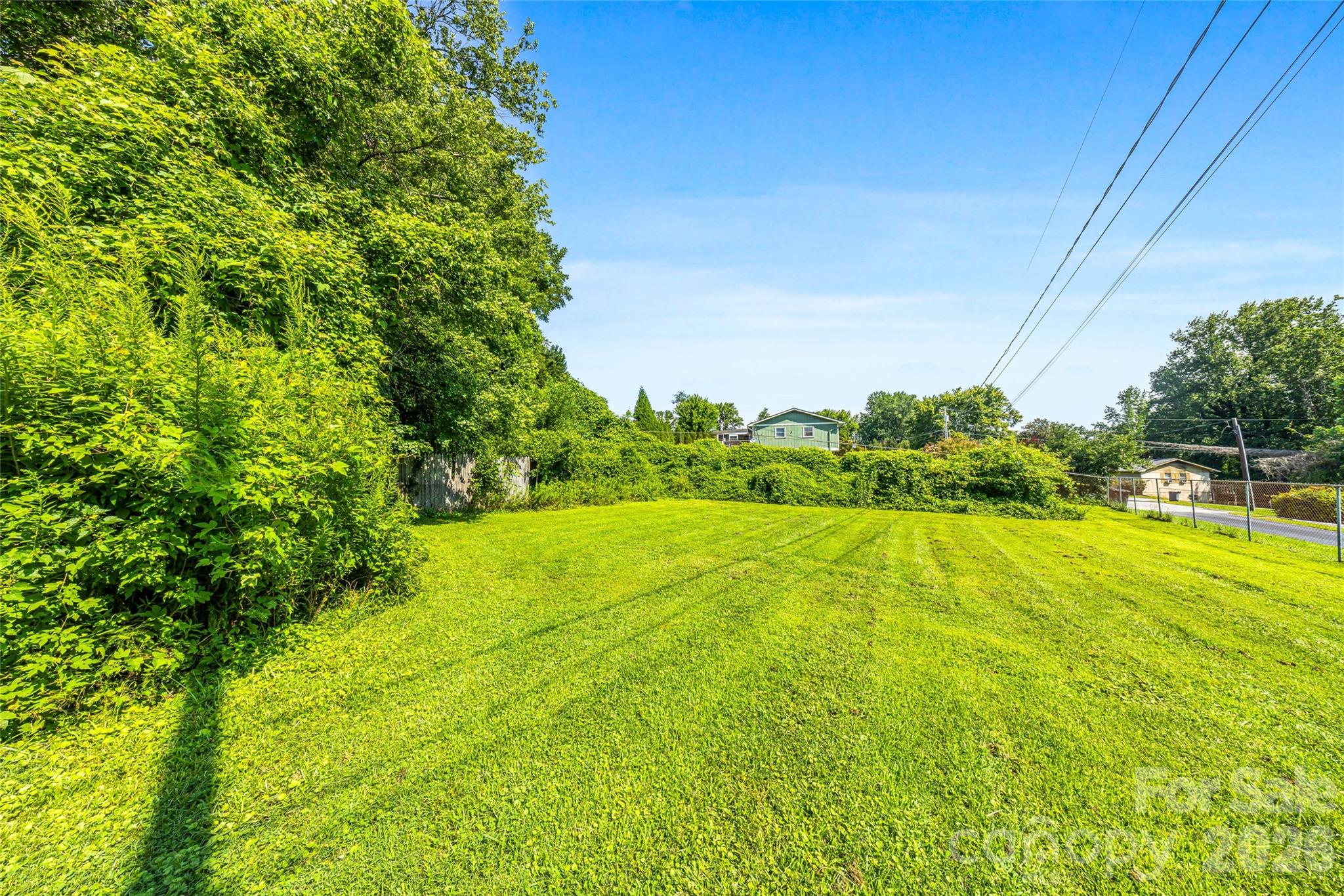 708 Loop Road — Hendersonville