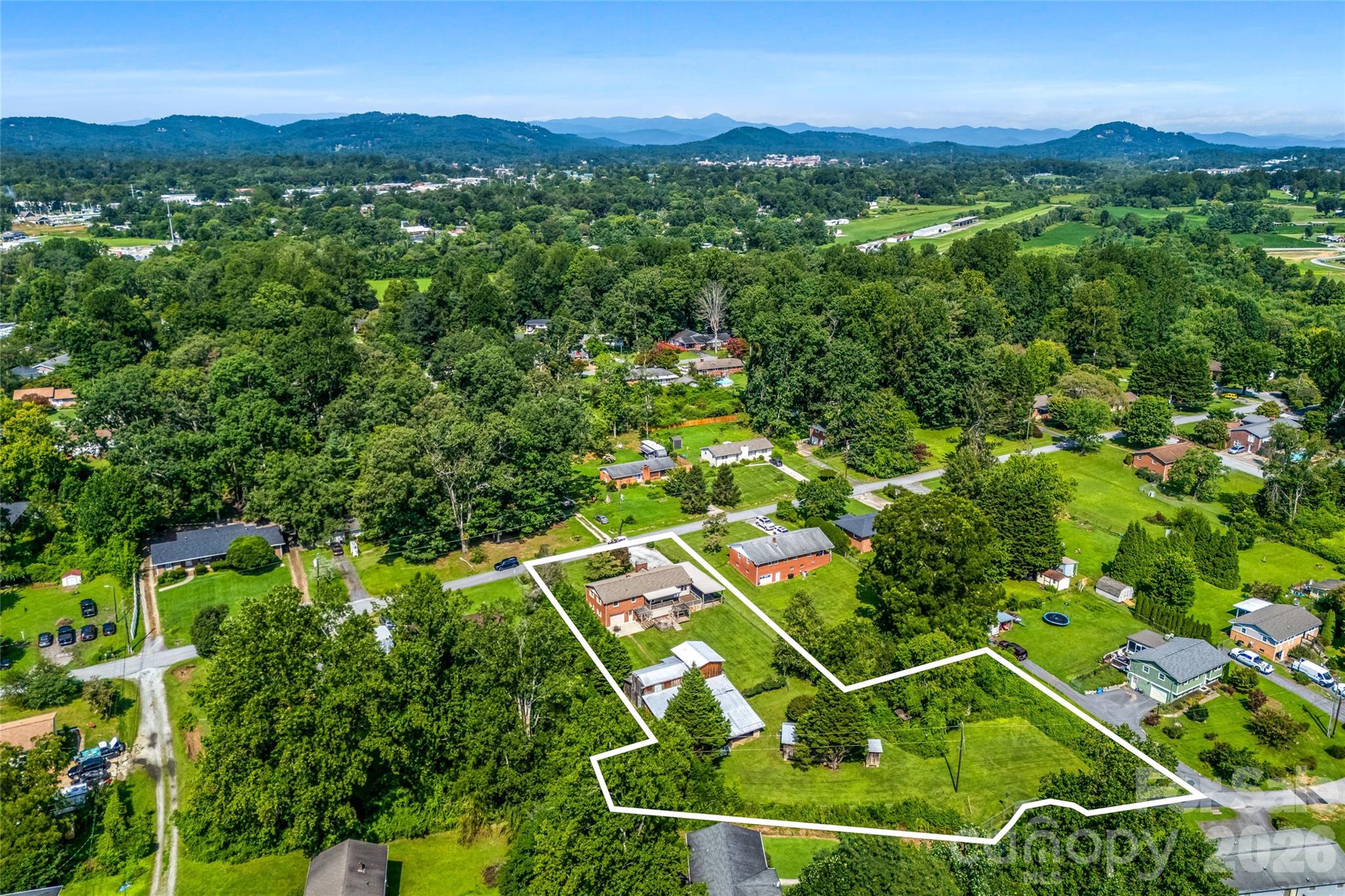 708 Loop Road — Hendersonville