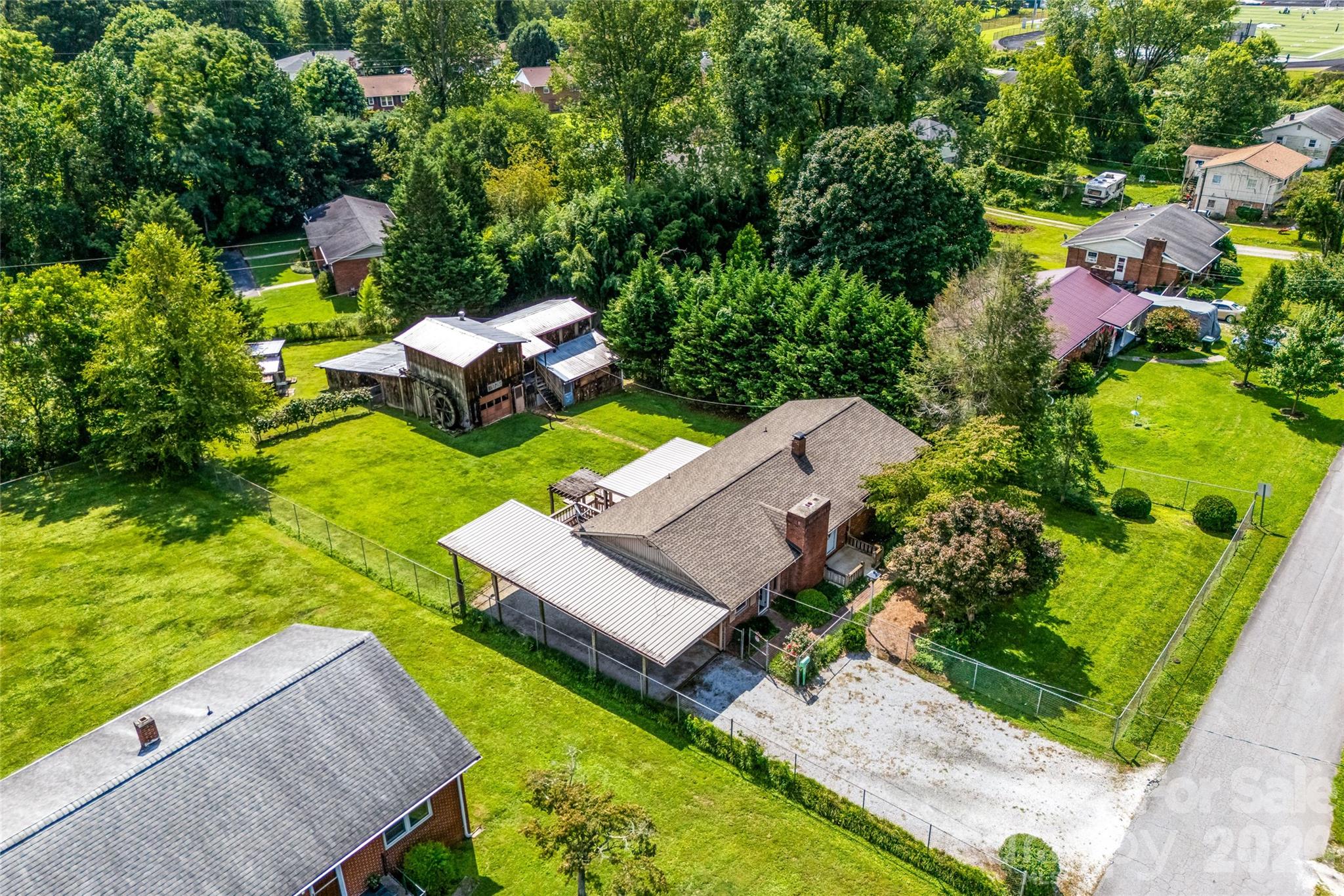 708 Loop Road — Hendersonville