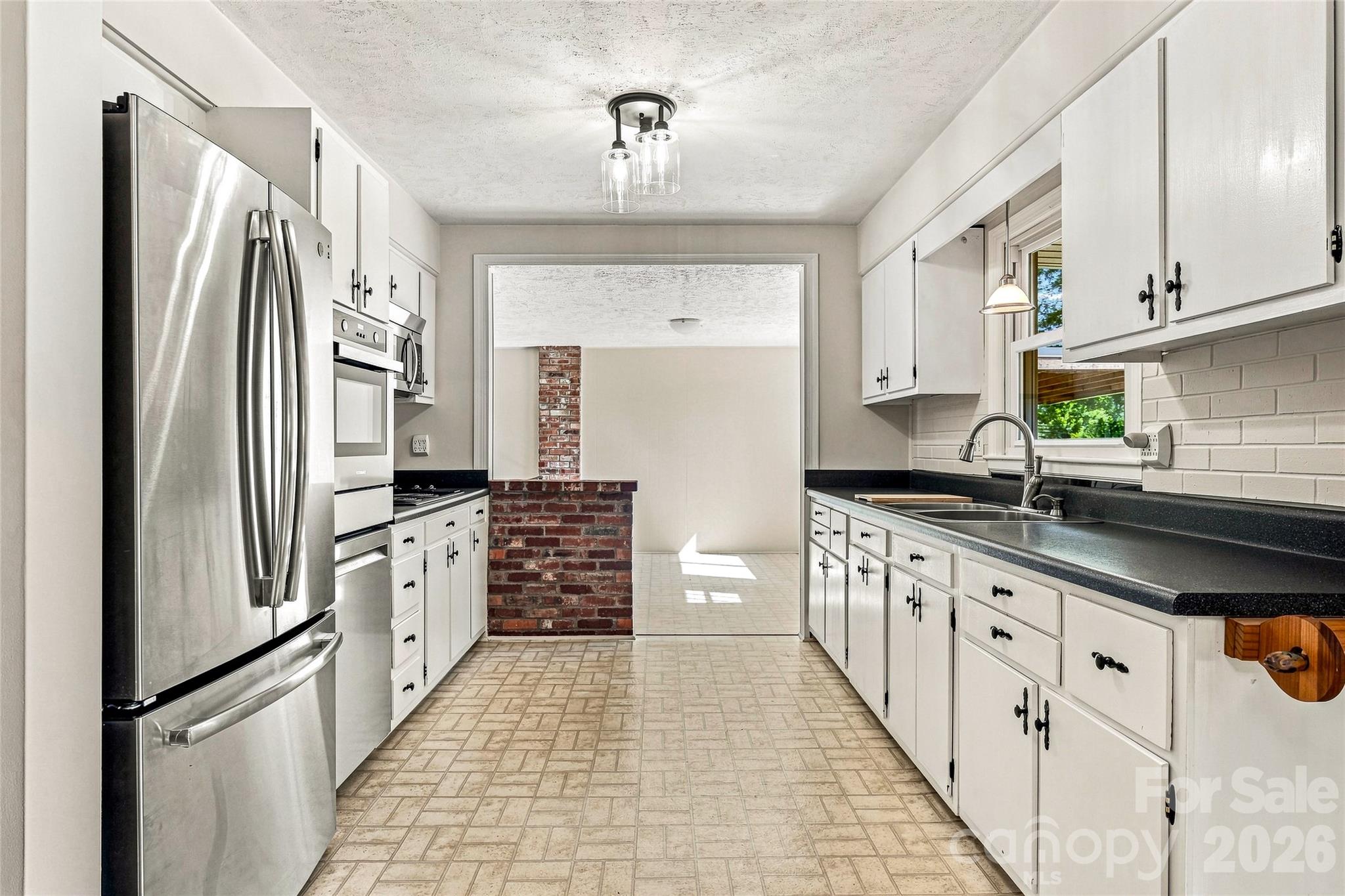 708 Loop Road — Hendersonville
