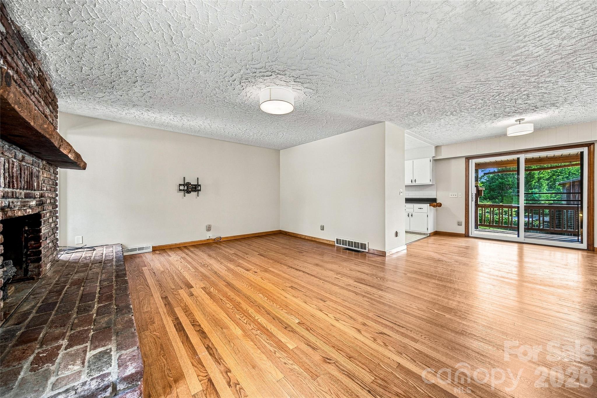 708 Loop Road — Hendersonville