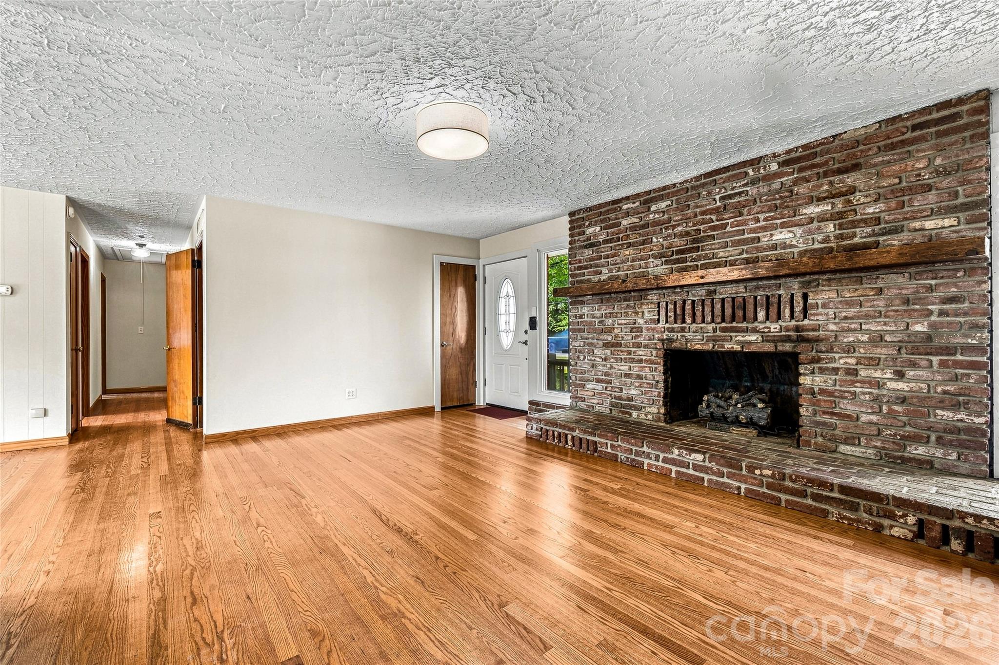 708 Loop Road — Hendersonville