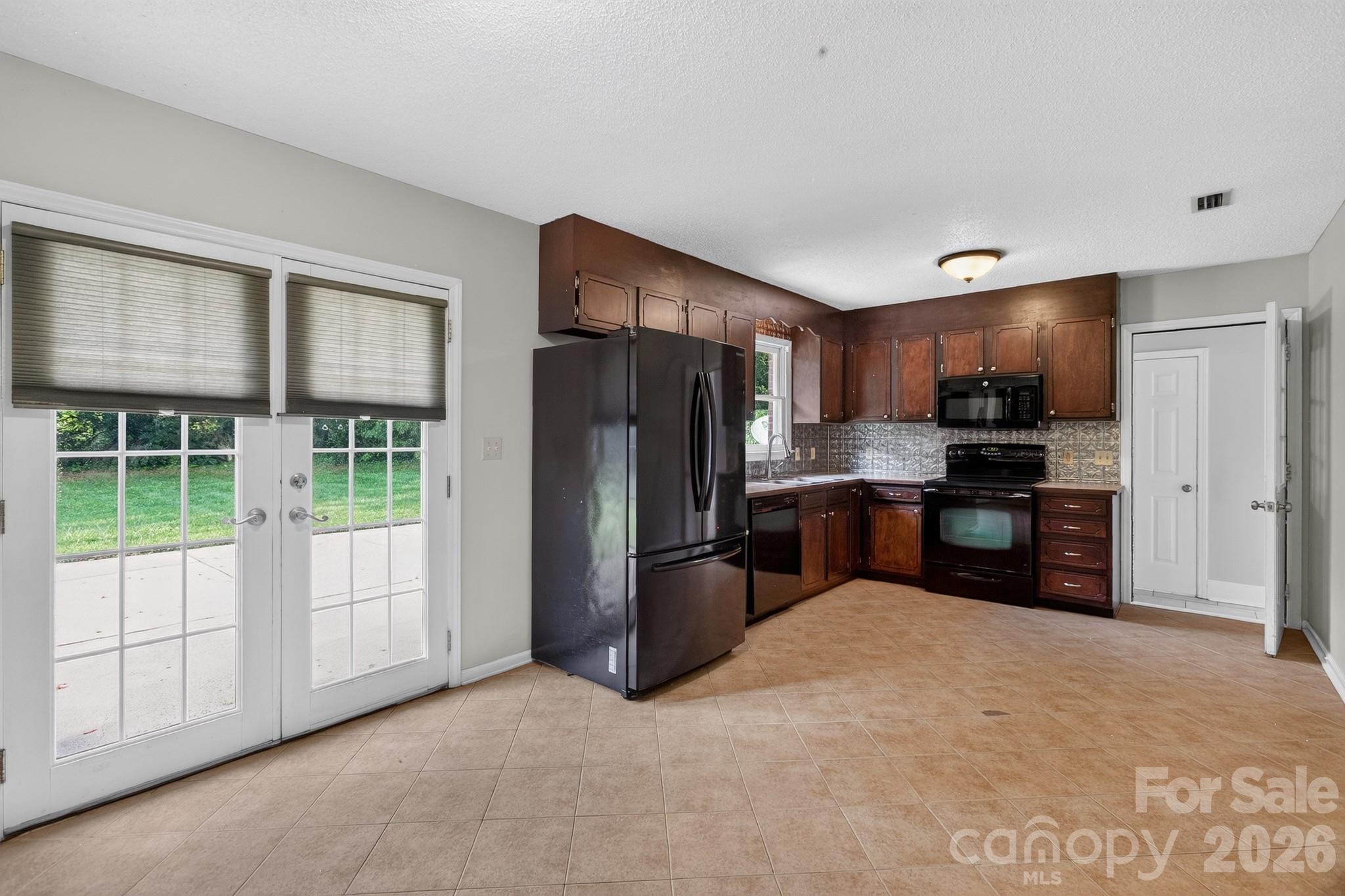 2504 Ashford Drive — Newton