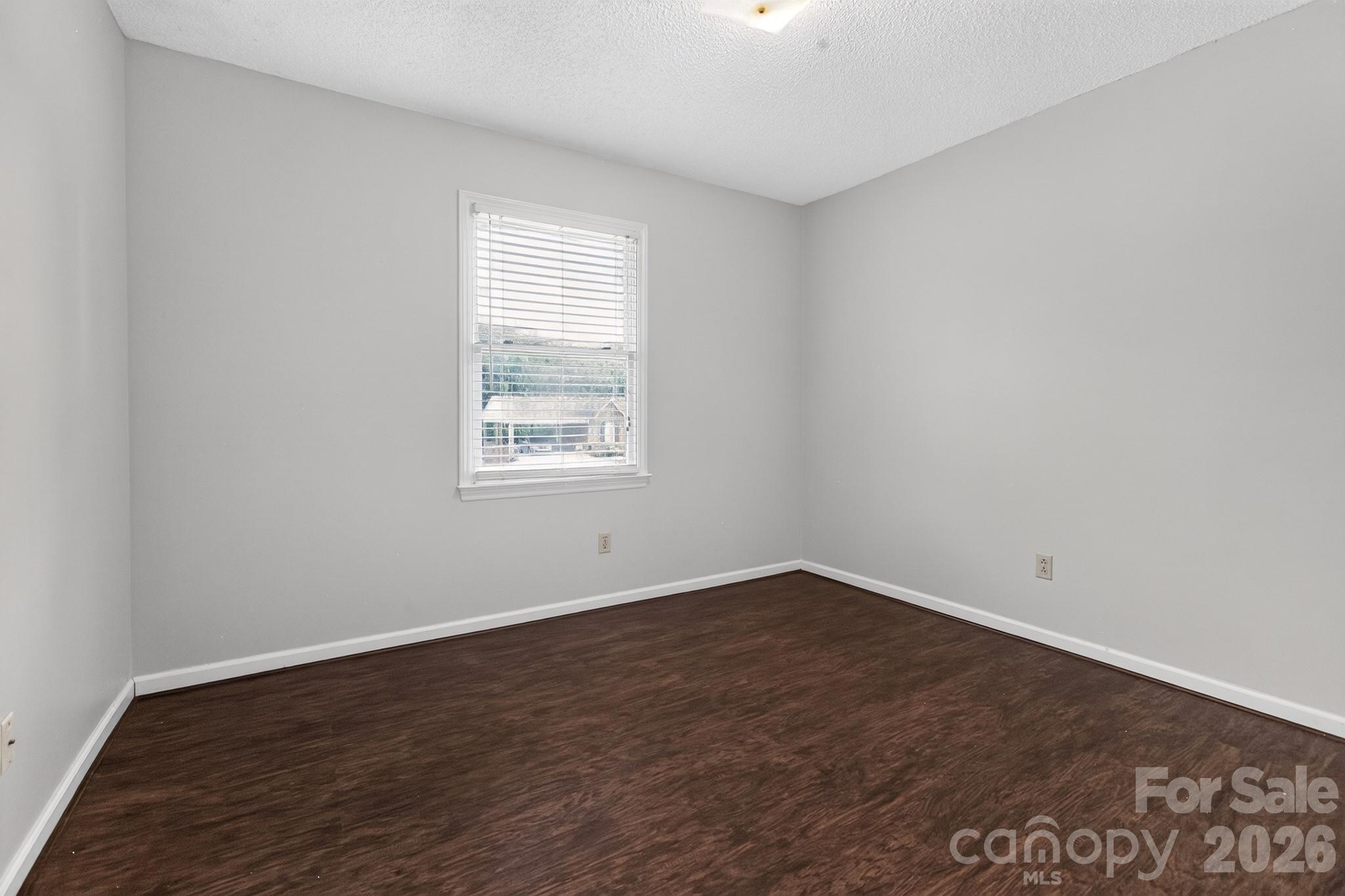 2504 Ashford Drive — Newton