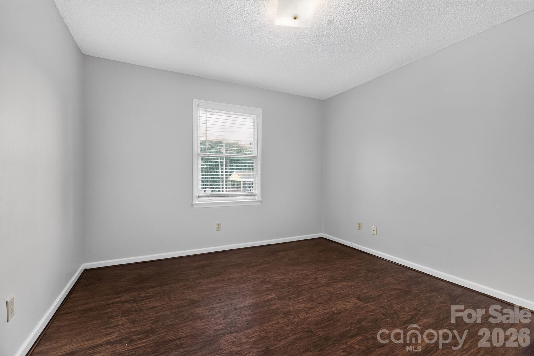 2504 Ashford Drive — Newton