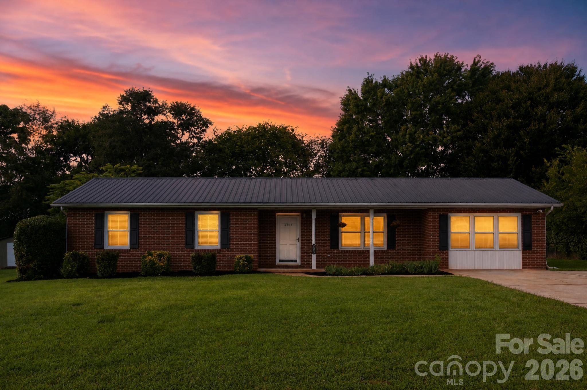 2504 Ashford Drive — Newton