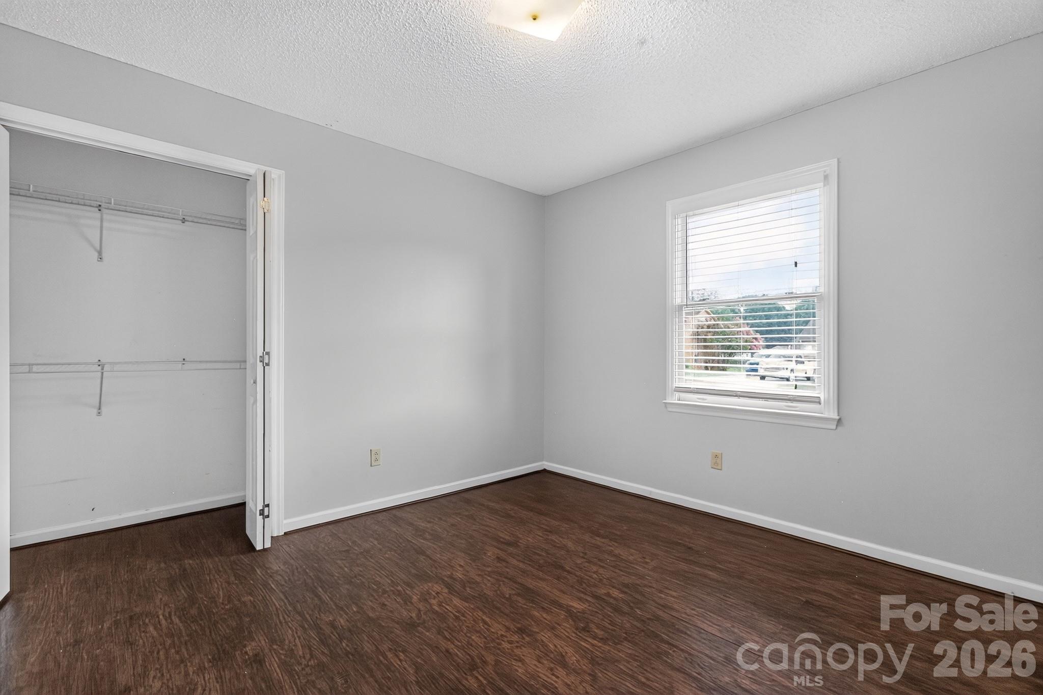 2504 Ashford Drive — Newton