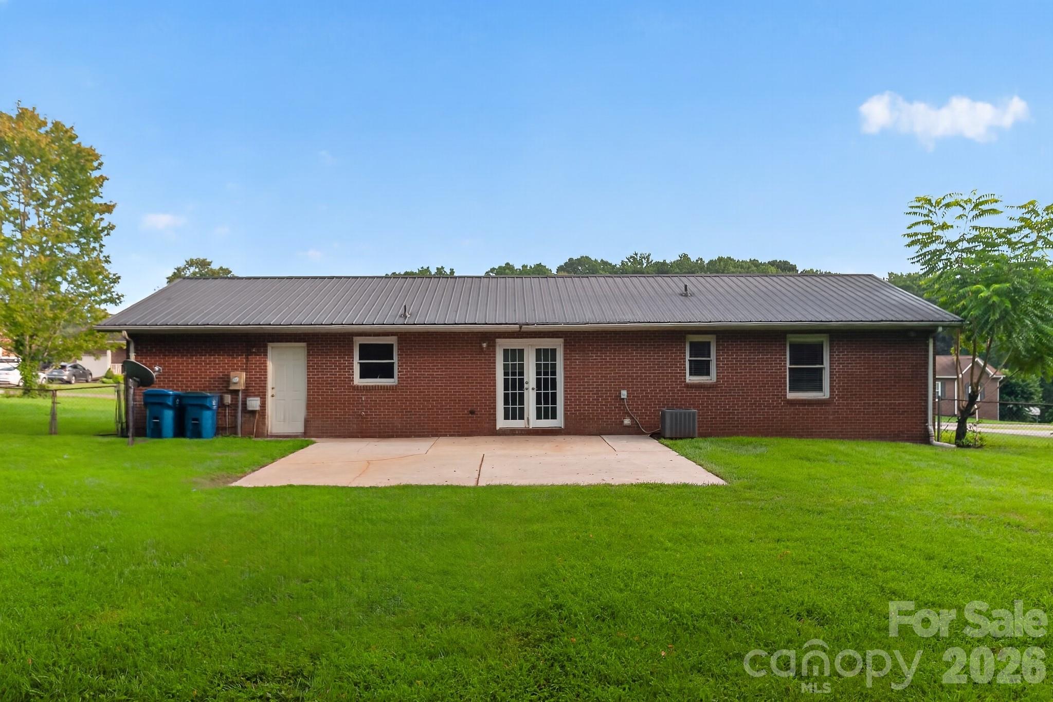 2504 Ashford Drive — Newton