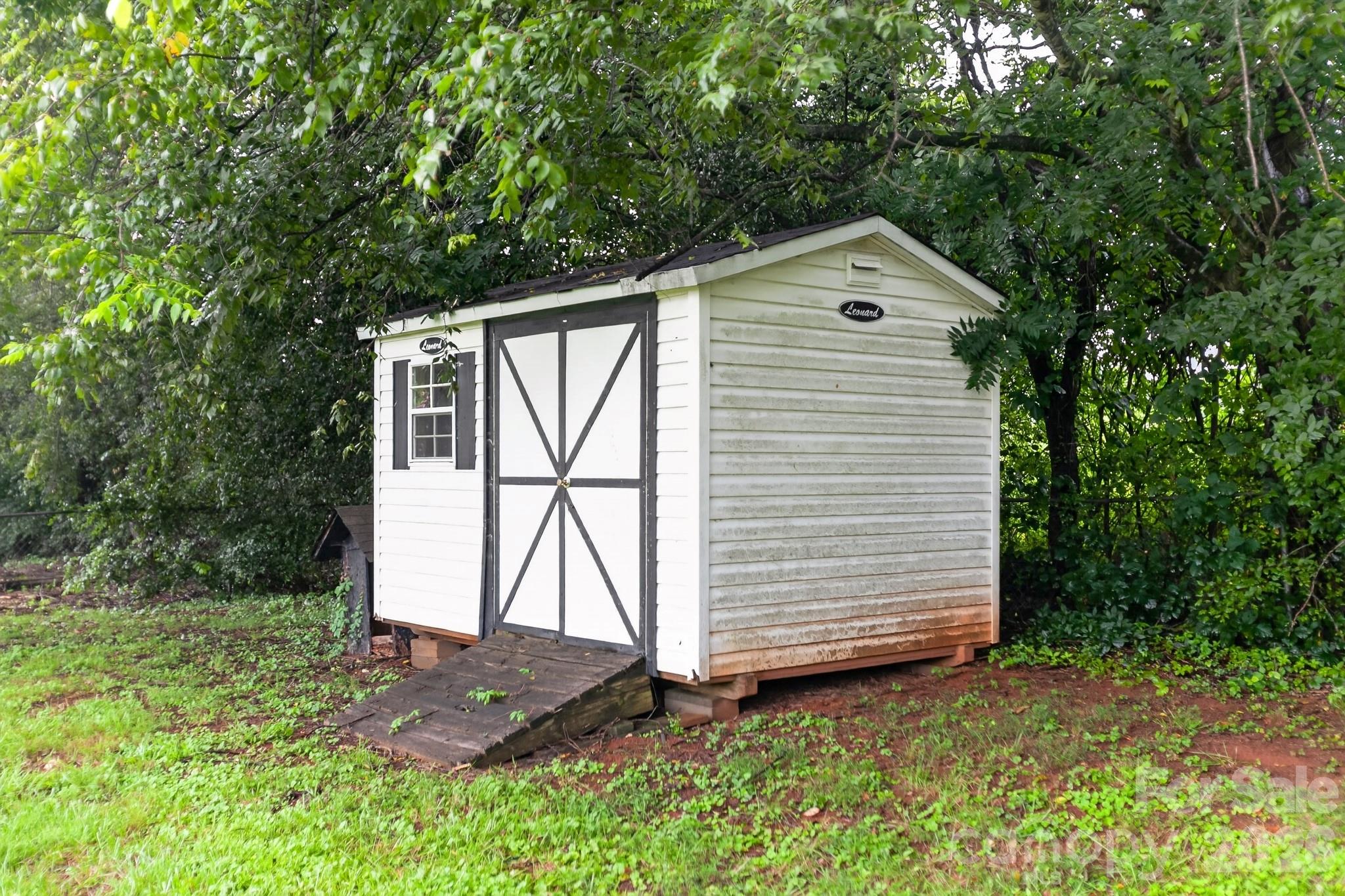 2504 Ashford Drive — Newton
