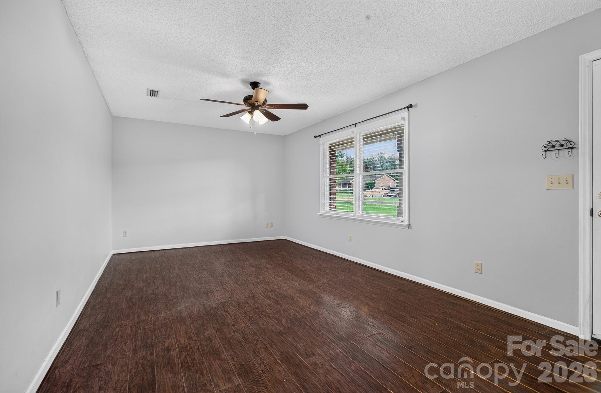 2504 Ashford Drive — Newton