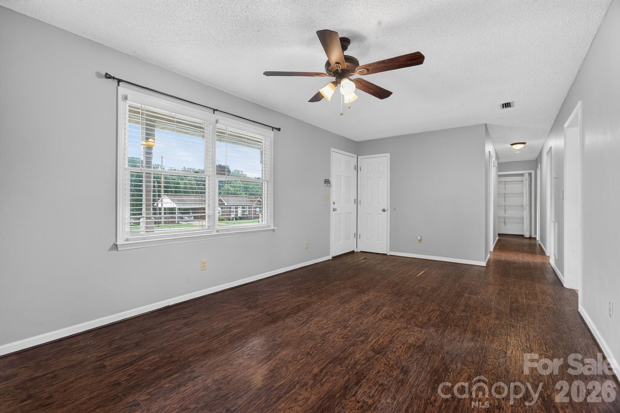 2504 Ashford Drive — Newton