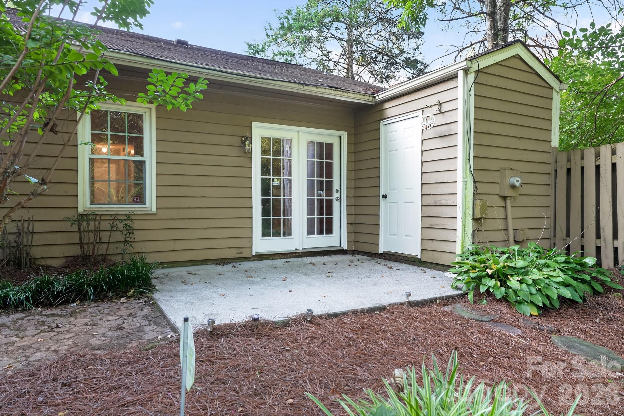 8316 Summerglen Circle — Charlotte