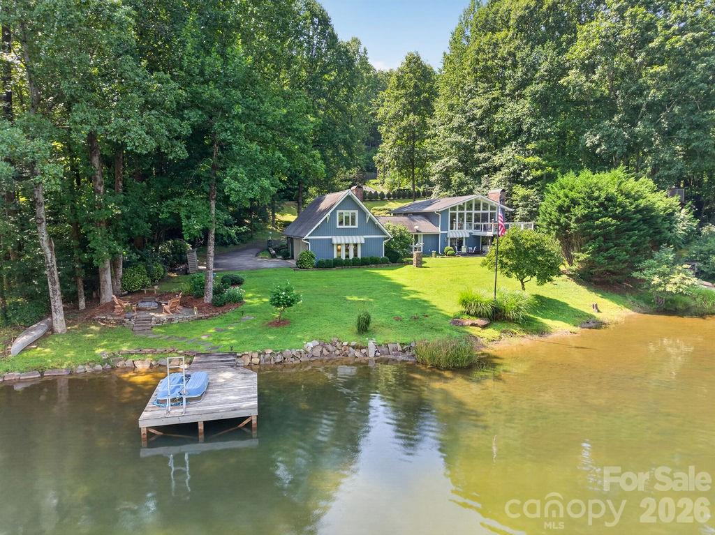 865 Haven Drive — Saluda