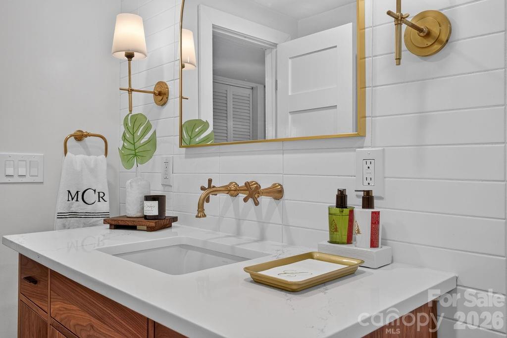 865 Haven Drive — Saluda