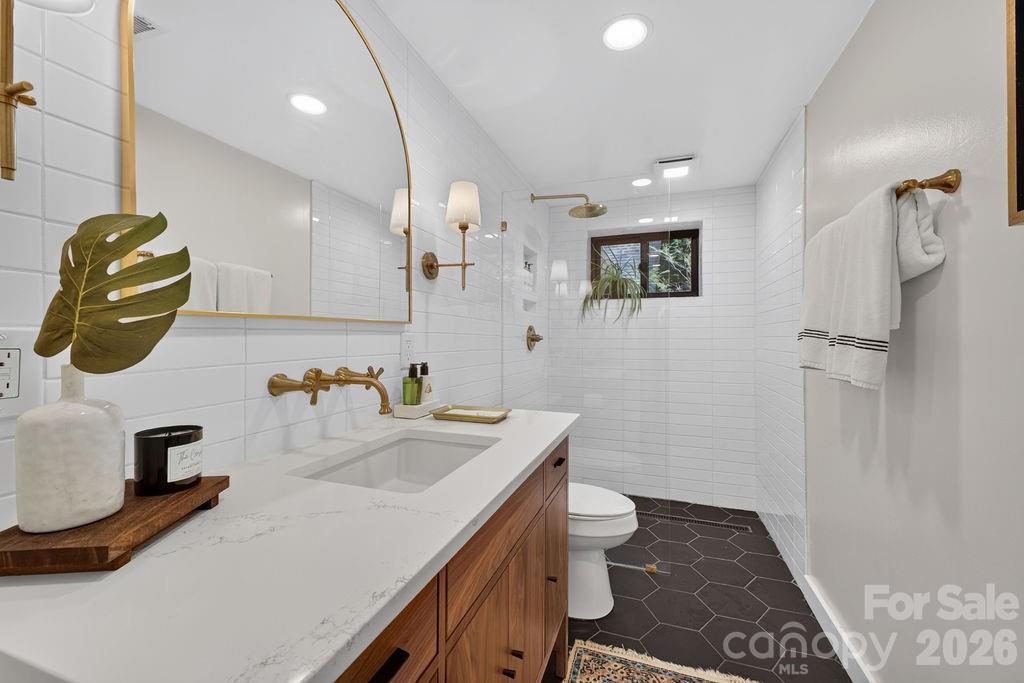 865 Haven Drive — Saluda