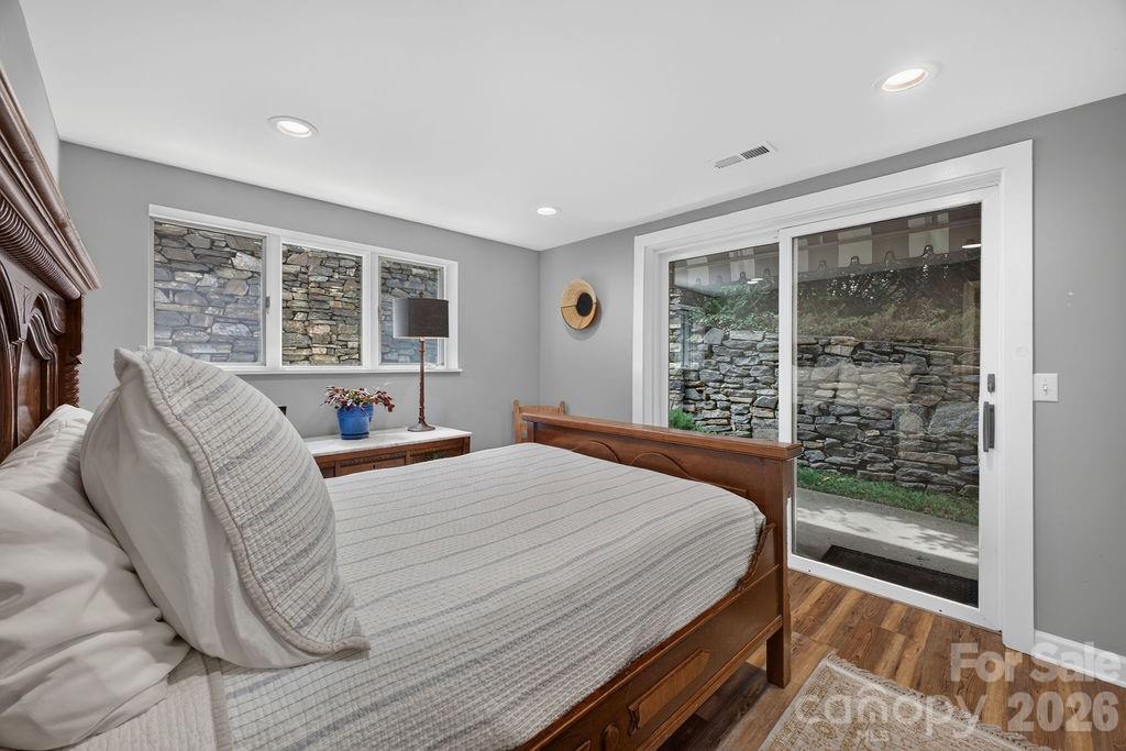 865 Haven Drive — Saluda