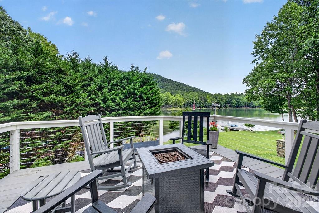 865 Haven Drive — Saluda