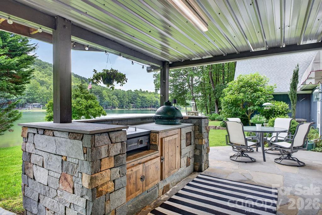 865 Haven Drive — Saluda
