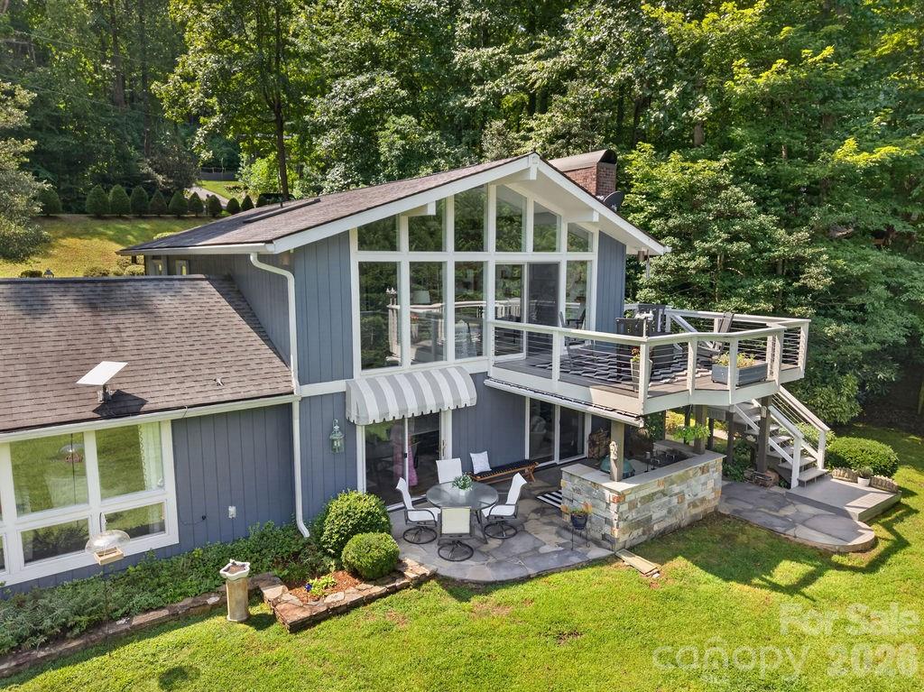 865 Haven Drive — Saluda