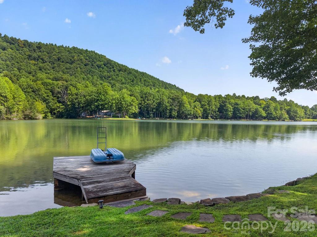 865 Haven Drive — Saluda