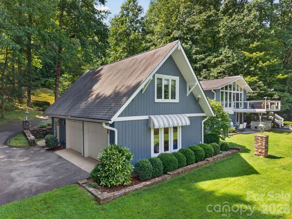 865 Haven Drive — Saluda