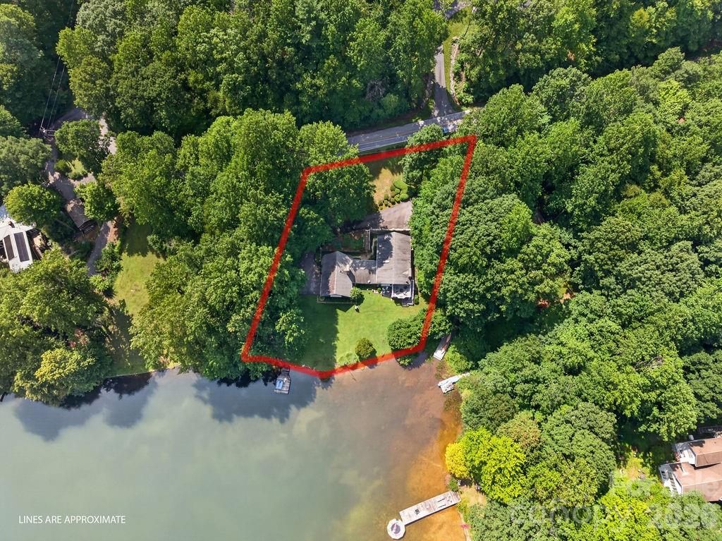 865 Haven Drive — Saluda