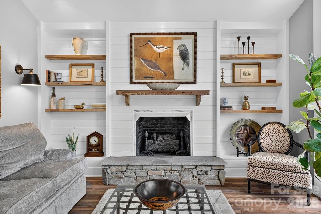 865 Haven Drive — Saluda