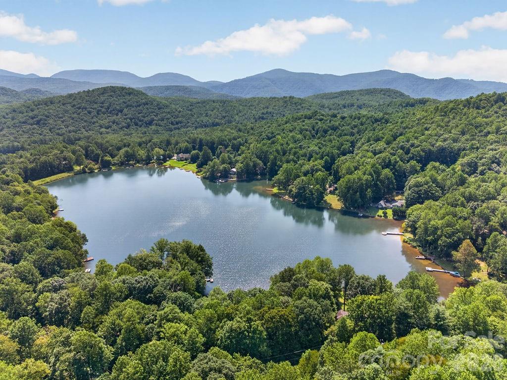 865 Haven Drive — Saluda