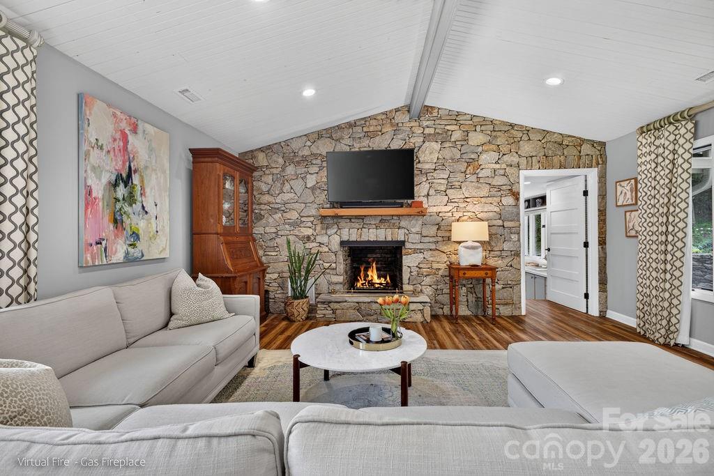 865 Haven Drive — Saluda