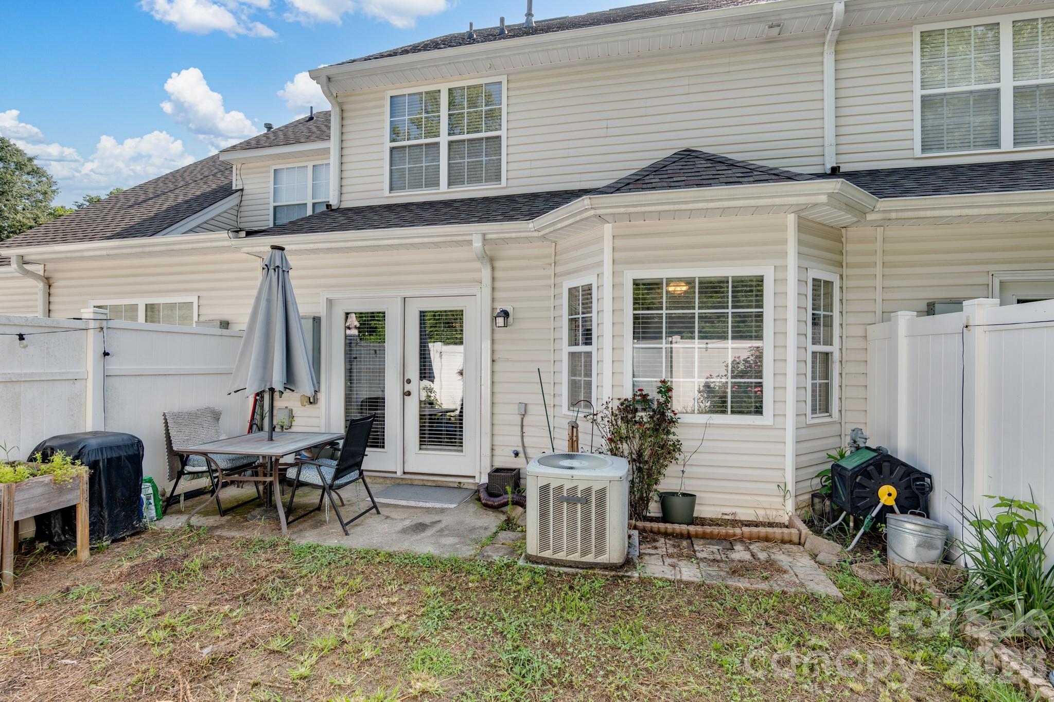 348 Valley Brook Lane SE — Concord