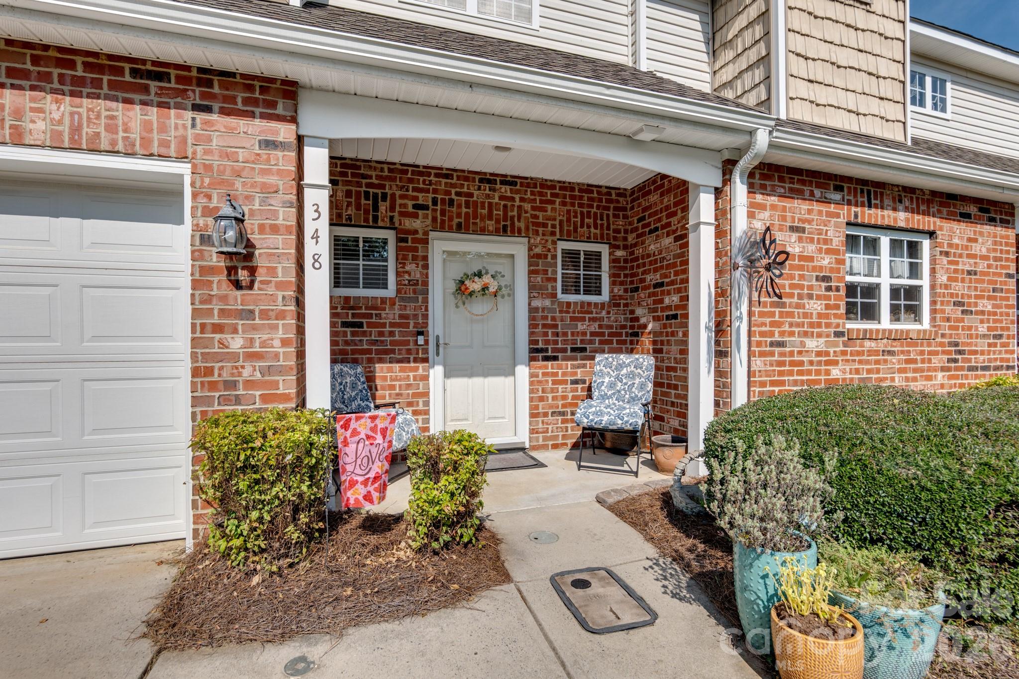 348 Valley Brook Lane SE — Concord