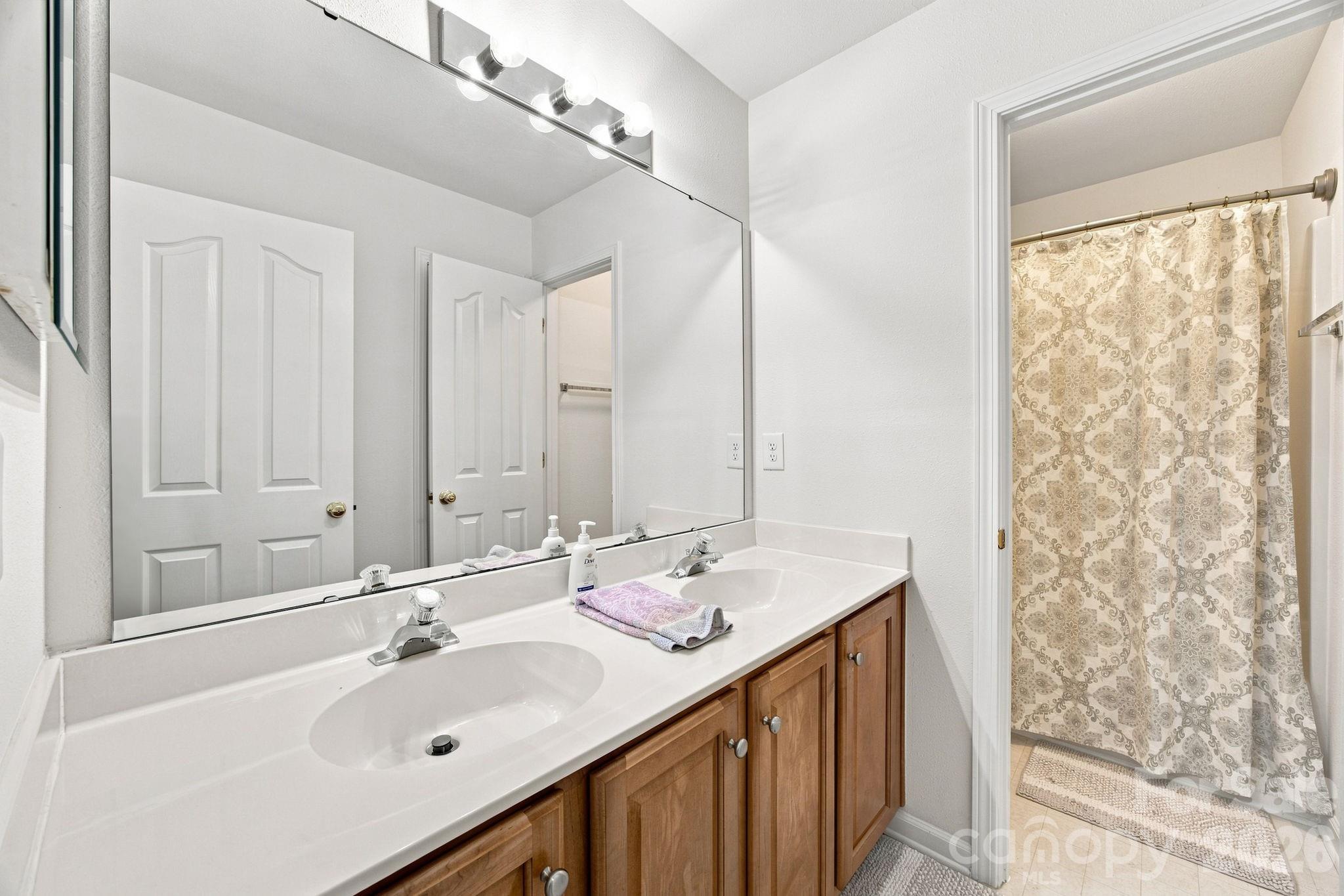 9716 Southampton Commons Drive — Charlotte