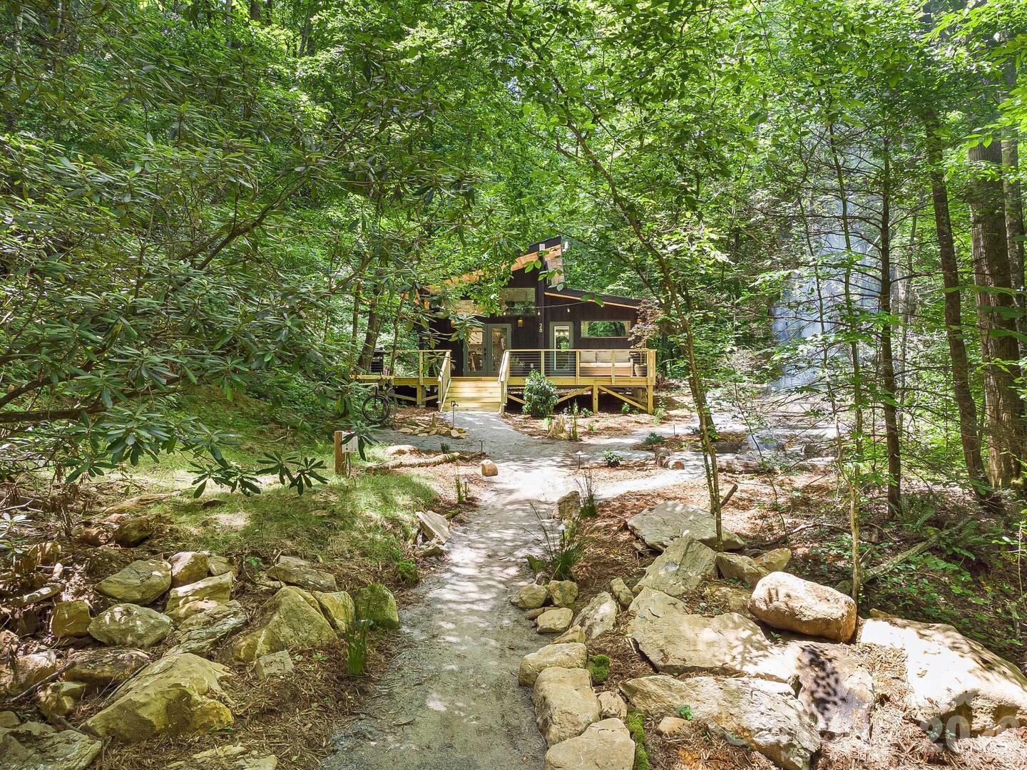 352 Twinbrook Lane — Maggie Valley