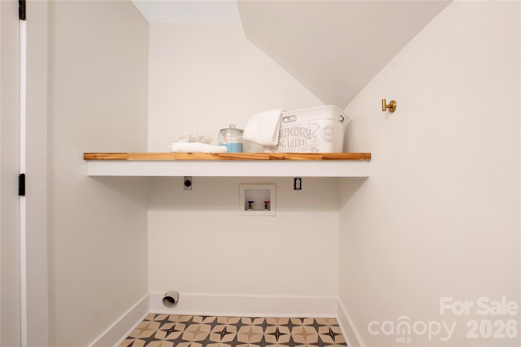6316 Grove Park Boulevard — Charlotte