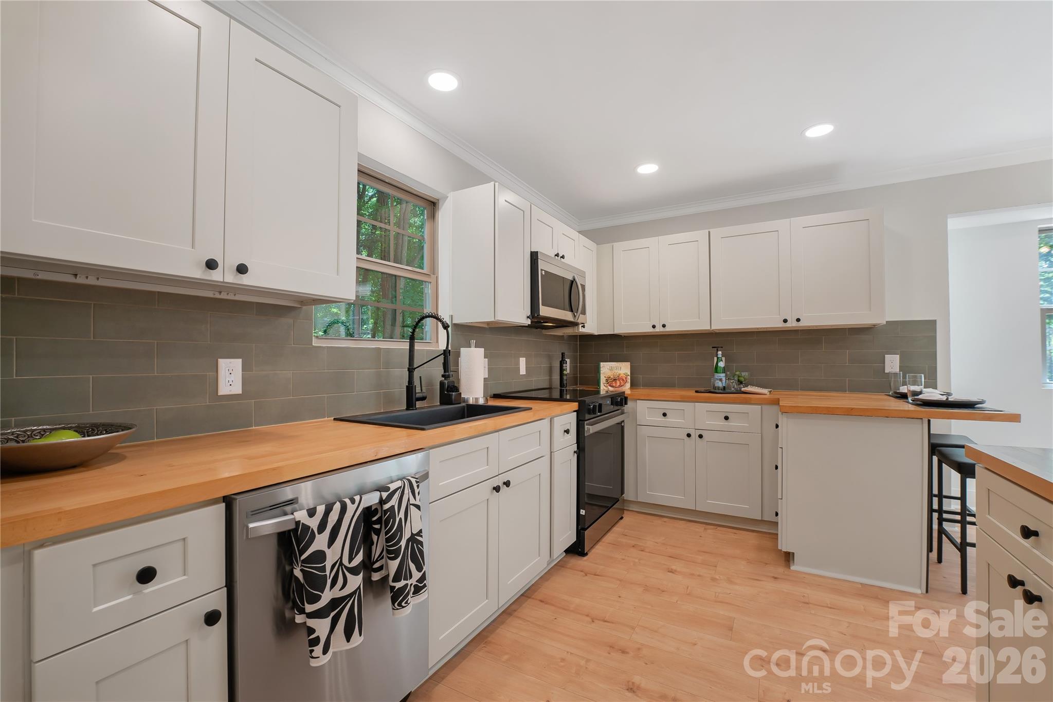 6316 Grove Park Boulevard — Charlotte