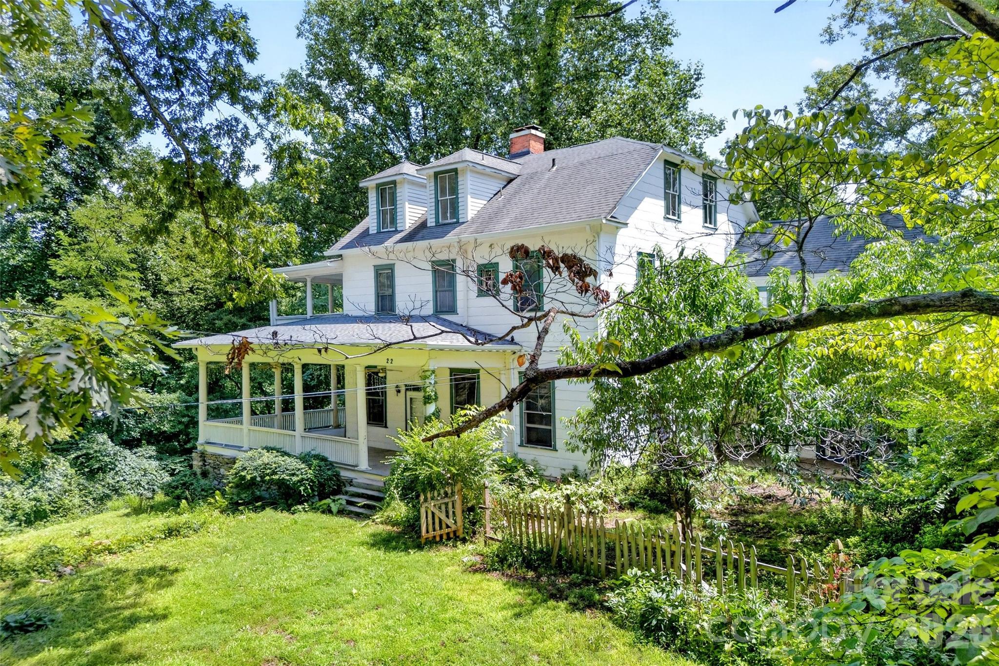 22 Woodbend Lane — Black Mountain