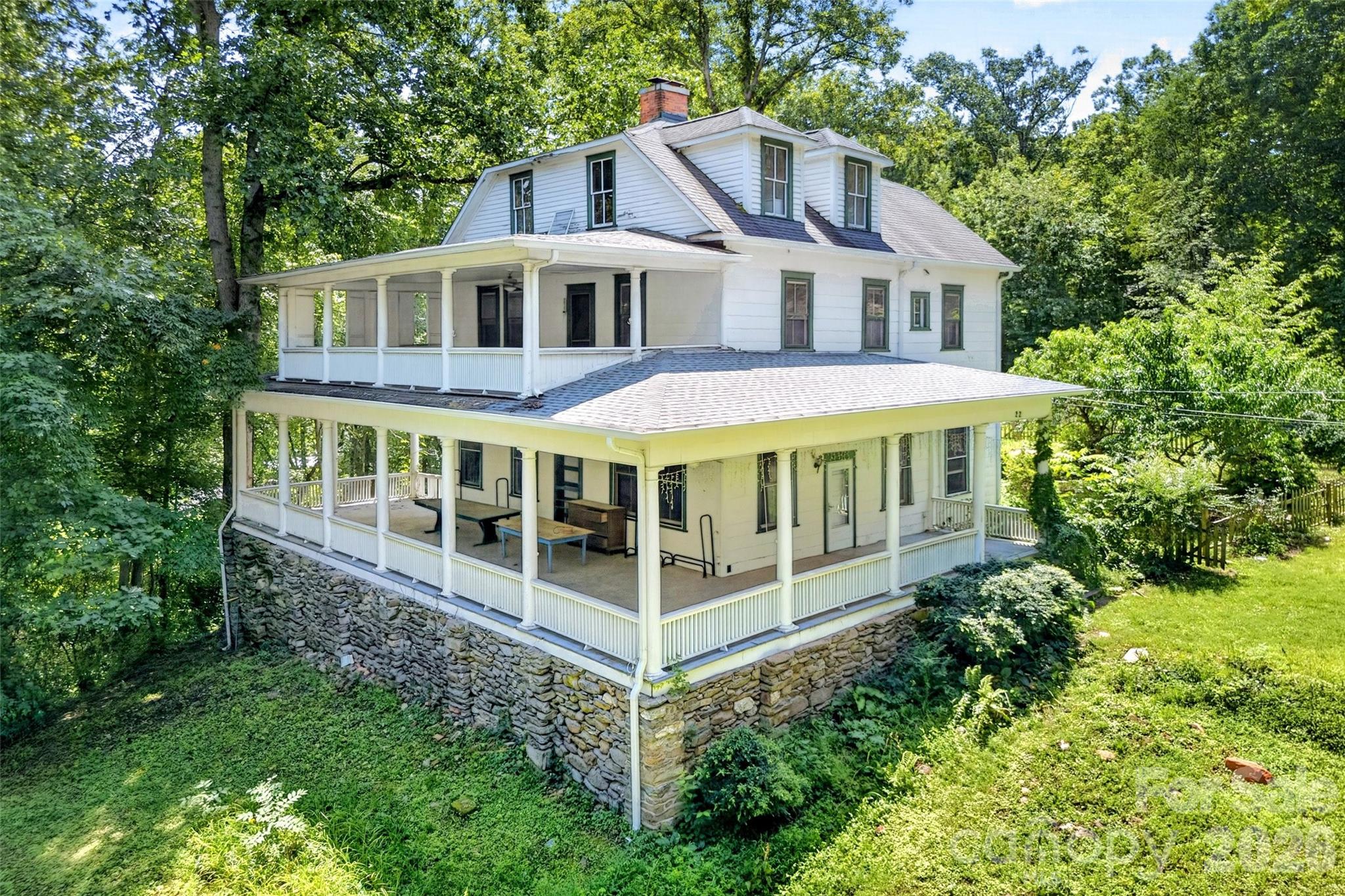 22 Woodbend Lane — Black Mountain