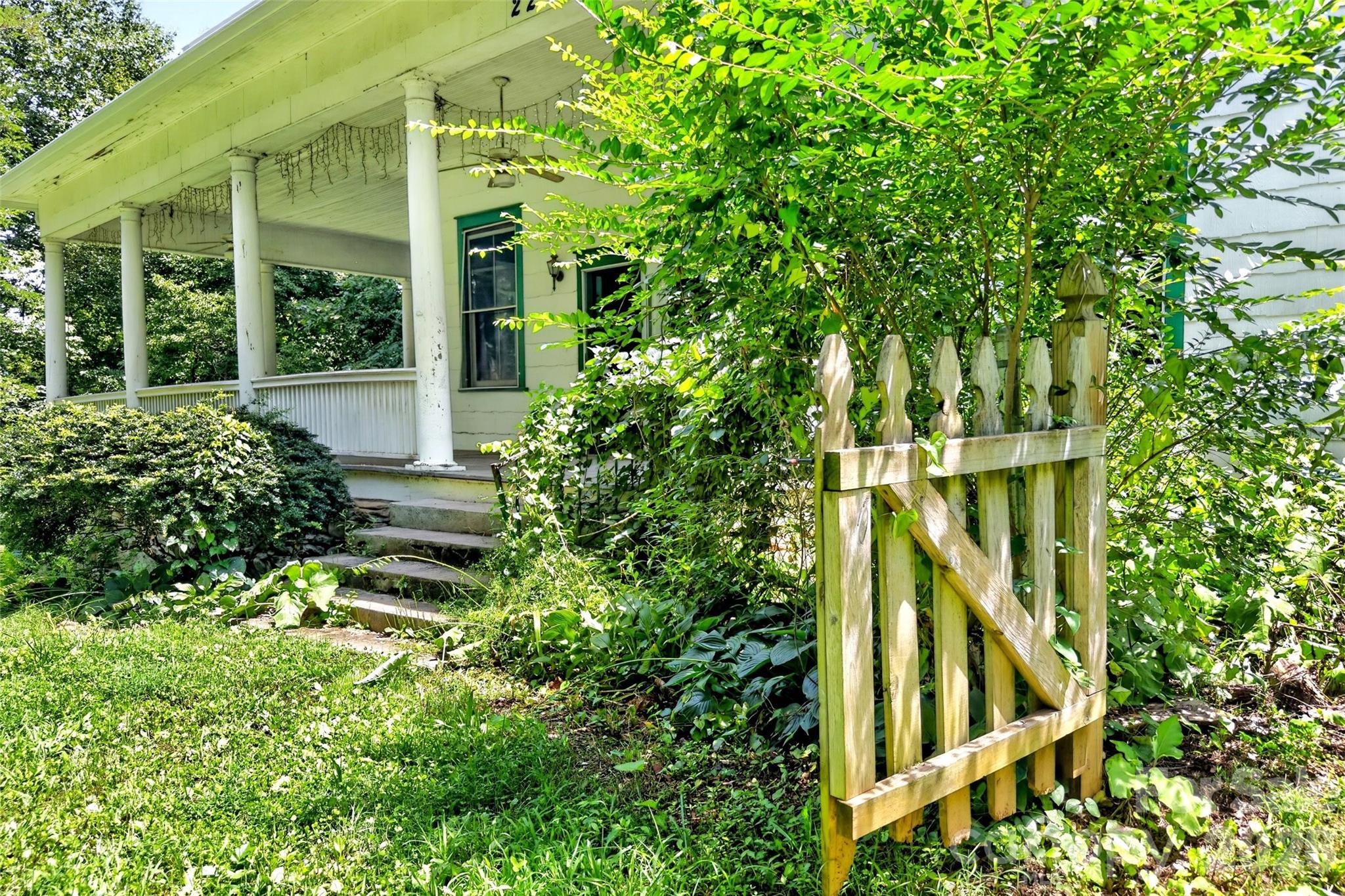 22 Woodbend Lane — Black Mountain