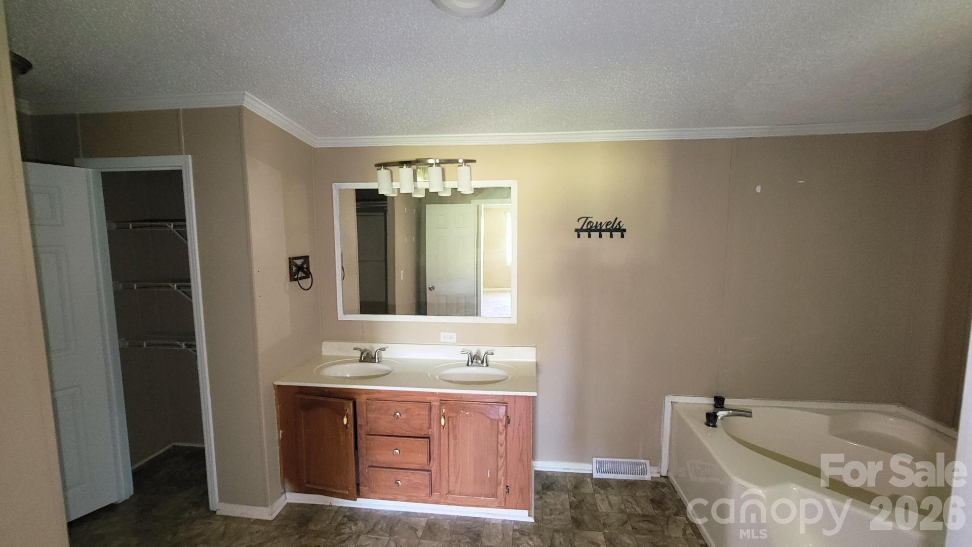 5401 Creek Run Court — Bessemer City