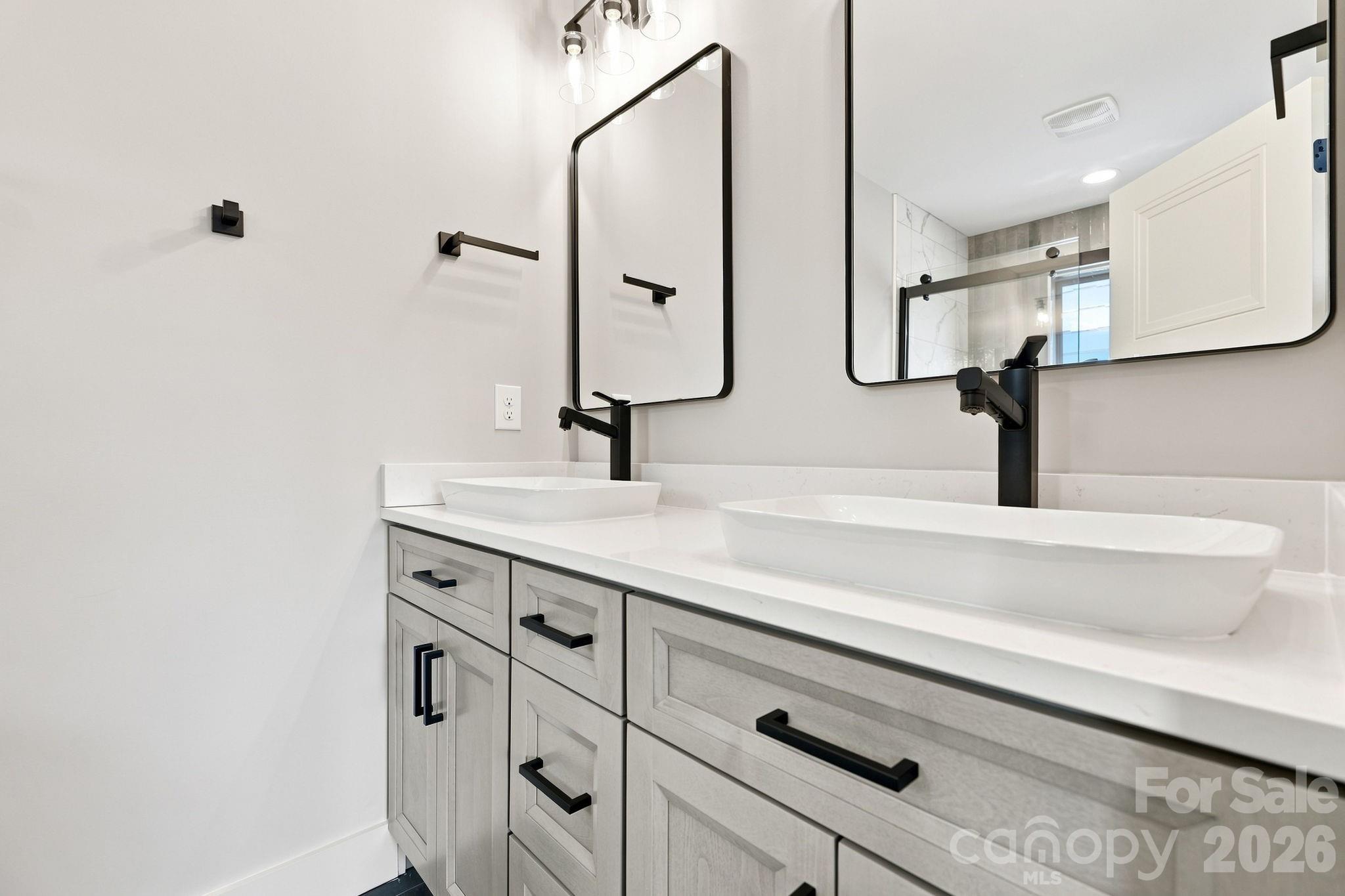 128 Chepstow Place — Black Mountain