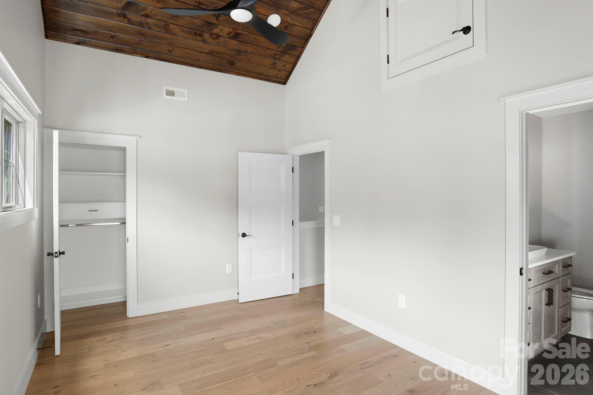 128 Chepstow Place — Black Mountain