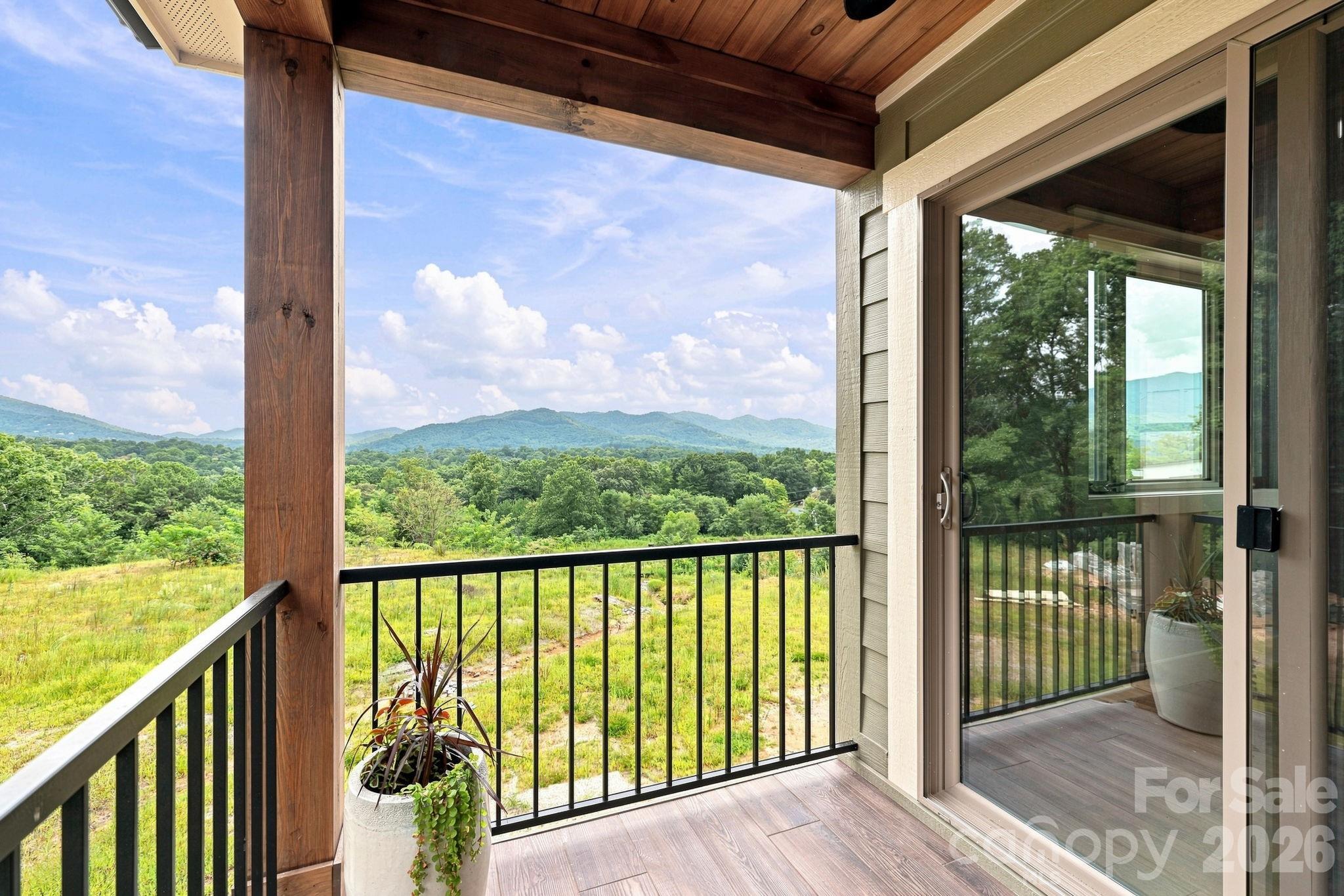 128 Chepstow Place — Black Mountain