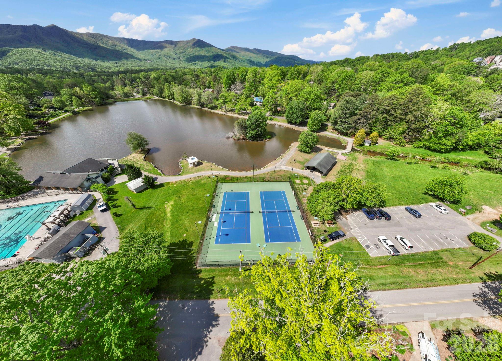 128 Chepstow Place — Black Mountain