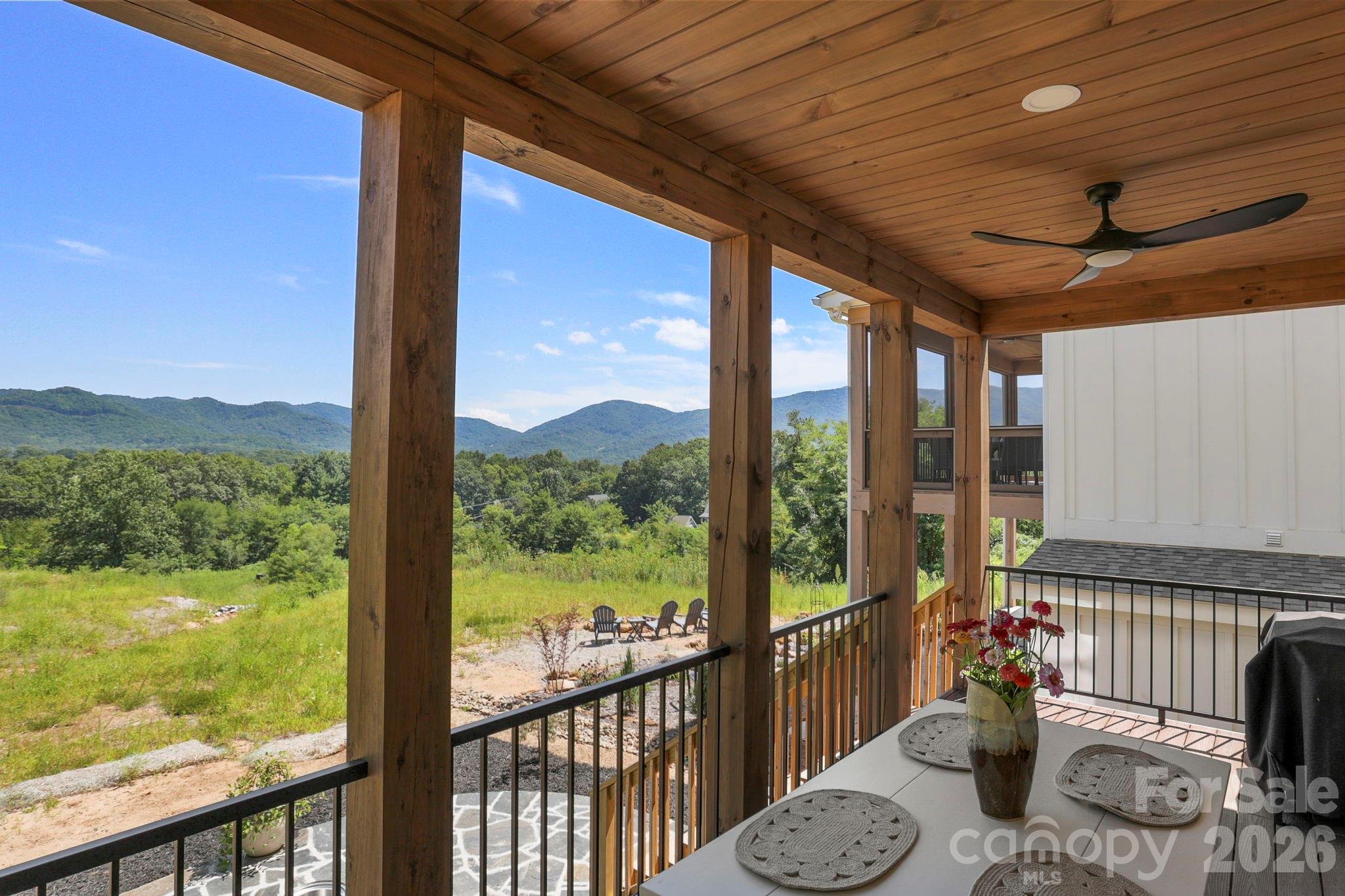 128 Chepstow Place — Black Mountain