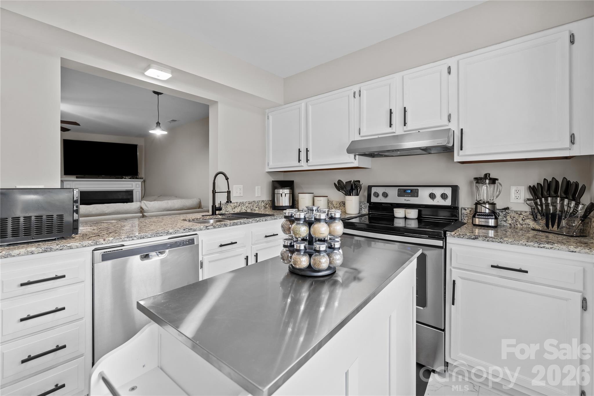 8407 Rust Wood Place — Charlotte