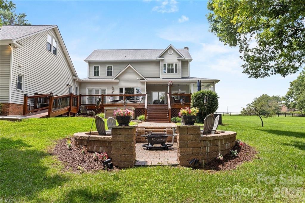 325 Buck Seaford Road — Mocksville